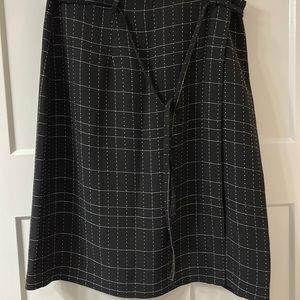 Fully lined 21” skirt.